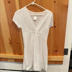 Elegant White V-Neck Women's Top